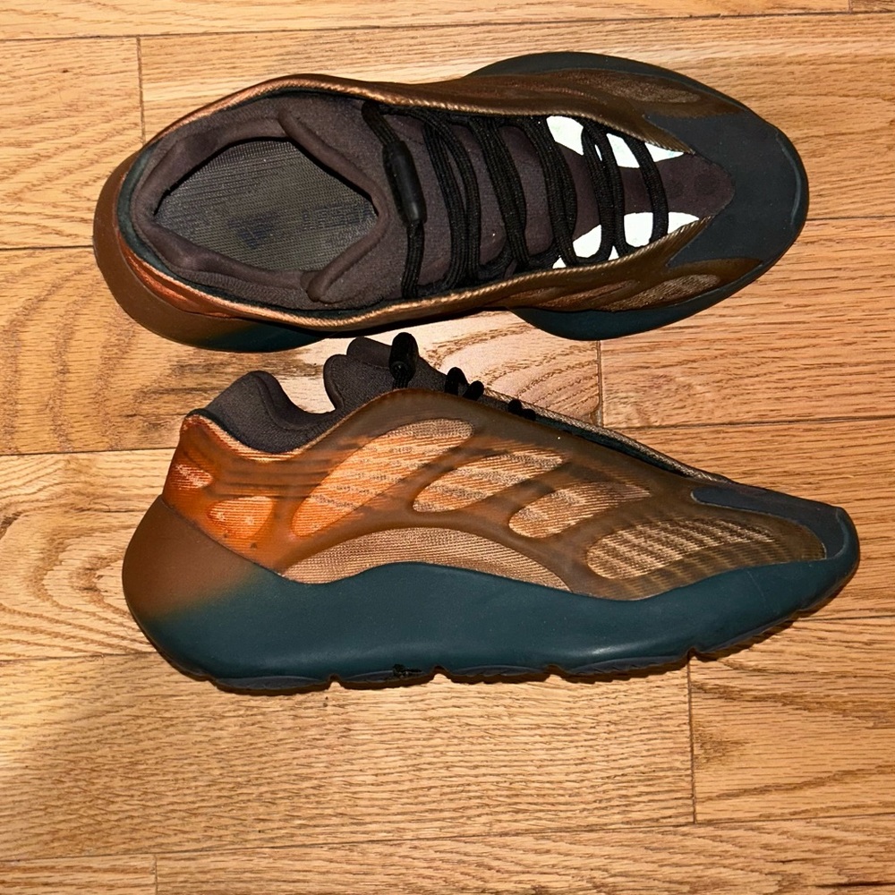 Yeezy 700 V3 Copper Fade
